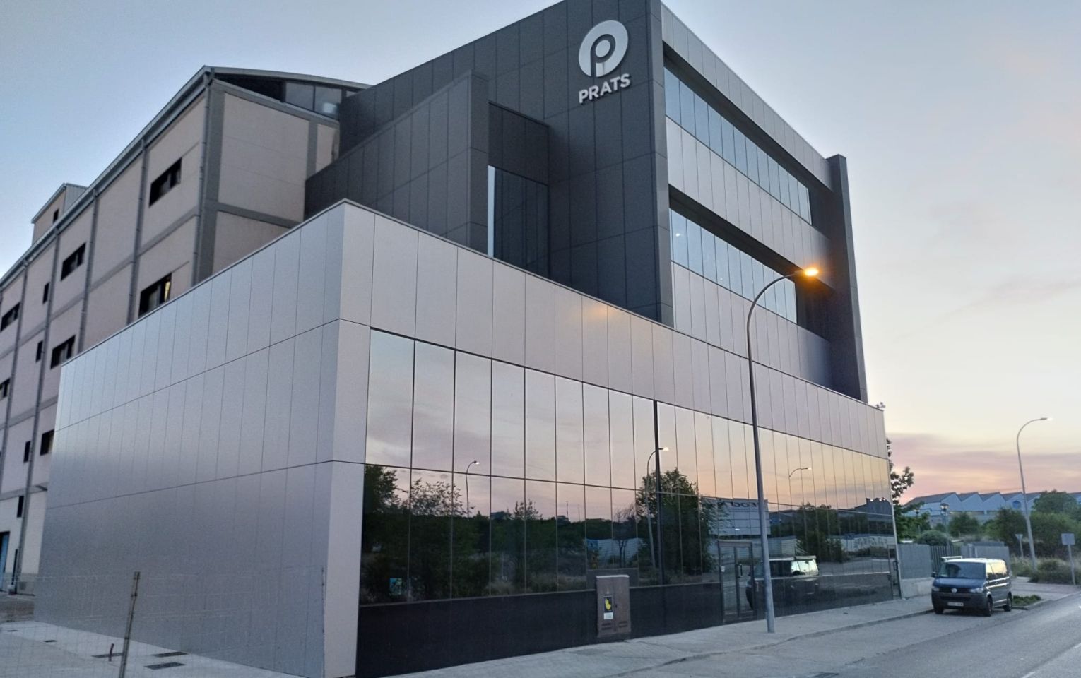 Ampliación de un edificio de carácter industrial